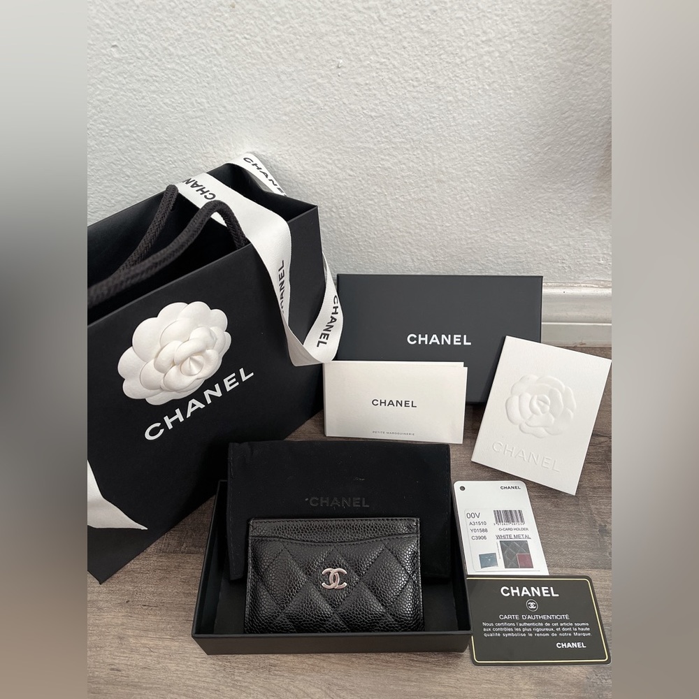 Chanel Caviar Flat card holder SHW